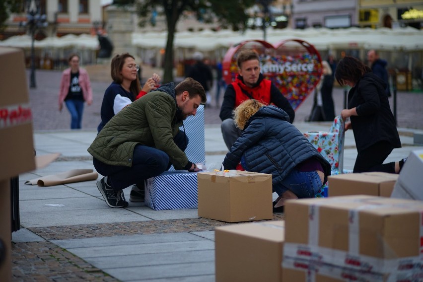 Szlachetna Paczka w Rzeszowie potrzebuje ludzi. Wolontariusze spotkali się na Rynku, żeby zachęcić nowe osoby