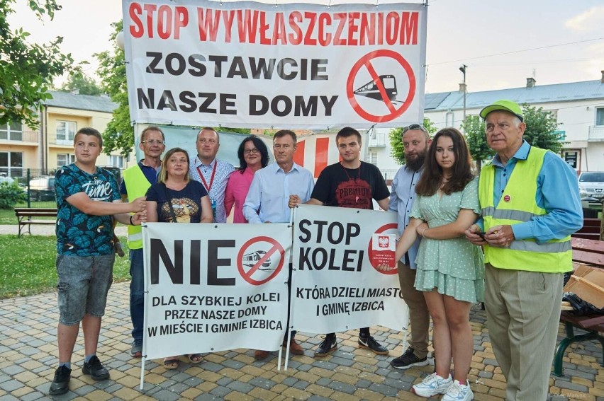 Izbica. To był jeden z największych protestów w regionie przeciwko CPK. Organizatorzy na tym nie poprzestaną. Zobacz zdjęcia