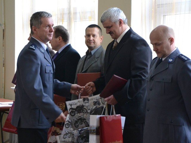 Na emeryturę przeszli asp. szt. Jarosław Szczuraszek, st. asp. Edward Stańczak, asp. szt. Robert Korecki i asp. Tadeusz Ładuch