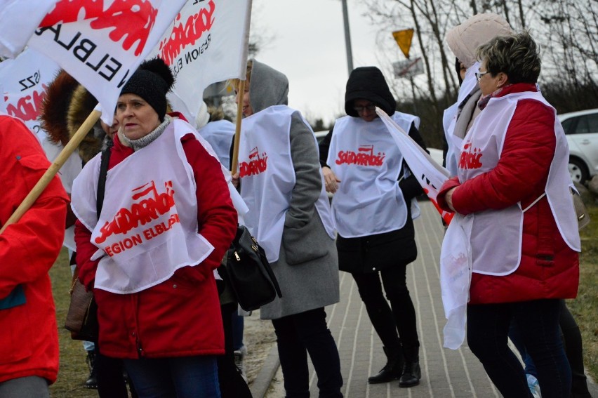 Solidarność pikietowała pod kwidzyńską fabryką Plati. To wyraz wsparcia dla strajkujących pracowników firmy [ZDJĘCIA]