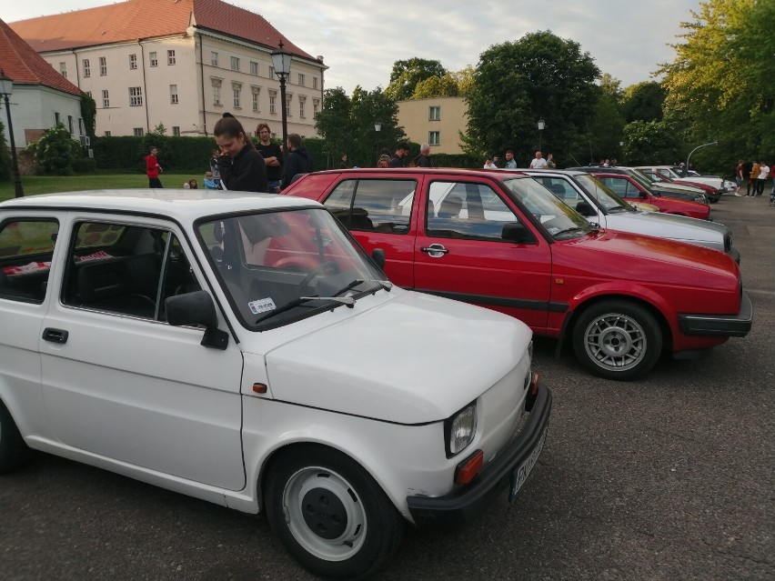 Klasyczna Calisia. Zabytkowe pojazdy znów zjechały na teren...