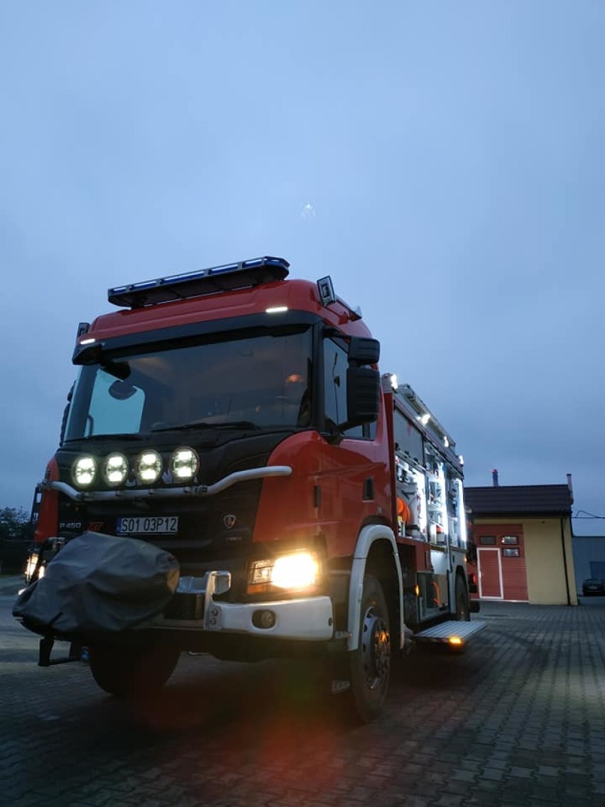 Nowy samochód bojowy dla straży pożarnej w Zduńskiej Woli ZDJĘCIA