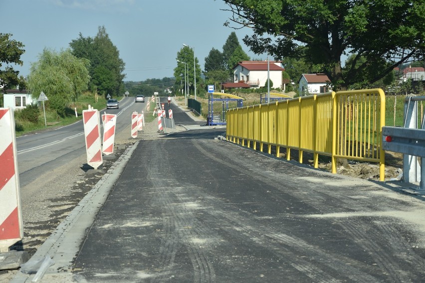 Kończy się budowa ścieżki rowerowej w Krygu. Finał robót przewidziany jest na koniec sierpnia [ZDJĘCIA]