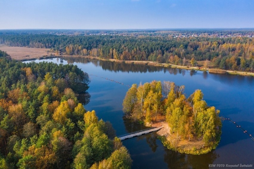 Hawajska barka pływająca po Zalewie Blachownia i sam Zalew z...