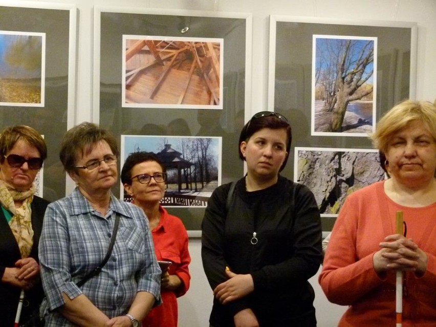 Zduńska Wola. Fotografując zmysłami - nowa wystawa w bibliotece