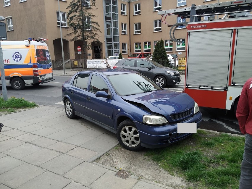 Gniezno. Wypadek na ulicy Żwirki i Wigury. Jedna osoba jest...
