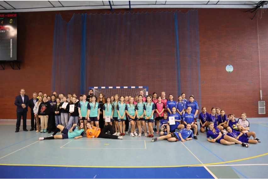 Dwanaście drużyn wystąpiło w turnieju piłki halowej w Wejherowie. Emocji nie brakowało