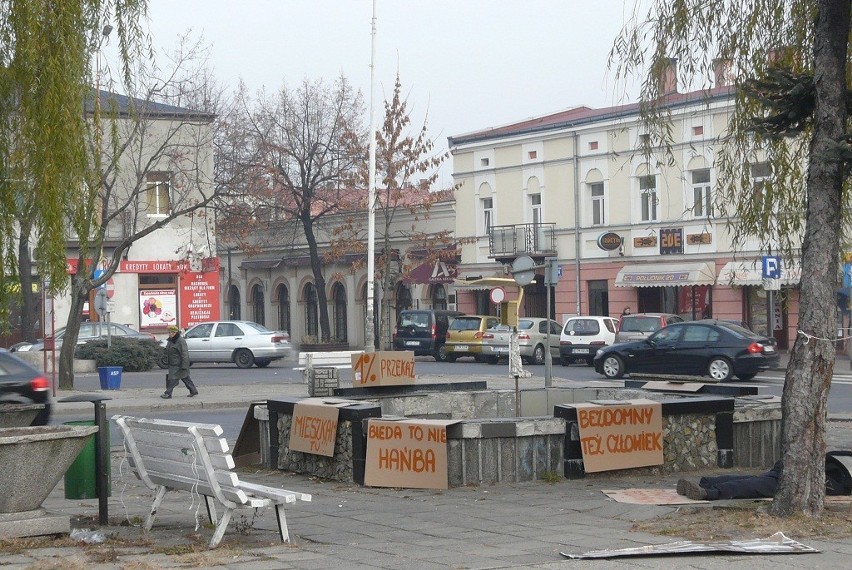 Akcja kartonowa na rzecz bezdomnych na pl. Kościuszki