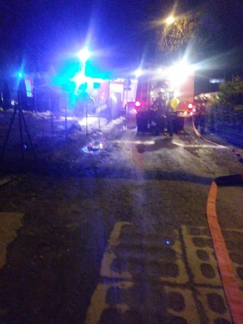 Gmina Przywidz. Groźne zadymienie z przewodów kominowych w domu w Pomlewie. Strażacy ruszyli z pomocą |ZDJĘCIA