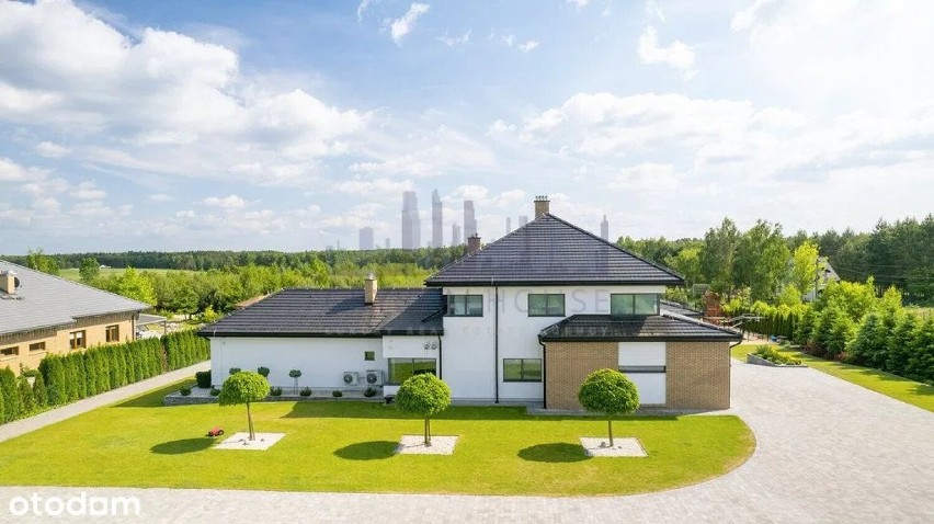 Najdroższe domy na sprzedaż w Łódzkiem. Piękne wnętrza, tarasy na dachach i baseny to tylko niektóre z ich atutów
