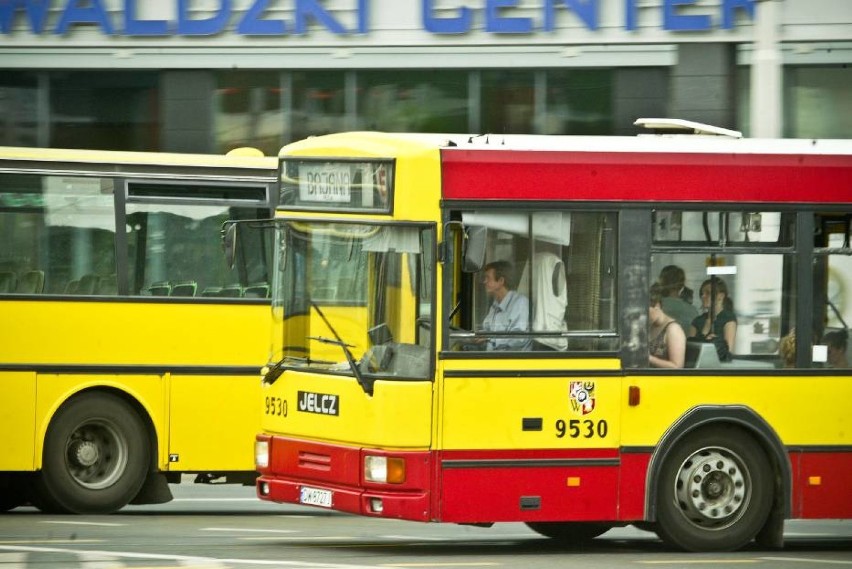 Do Kostrzyna dojeżdżają bezpośrednio autobusy z Myśliborza,...