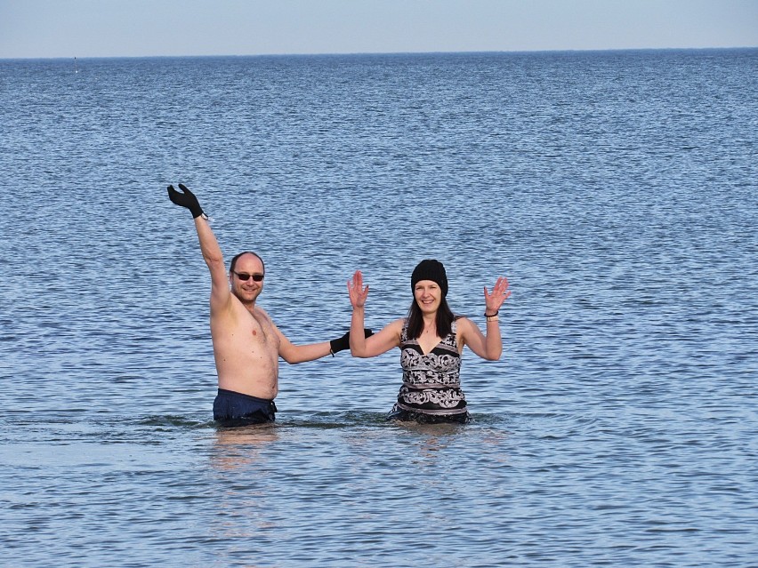 Kołobrzeg. Iza i Łukasz spod Poznania pierwszy raz morsowali w Bałtyku. ZDJĘCIA