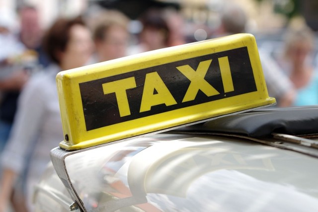 Swoją obywatelską postawą taksówkarz zapobiegł wyłudzeniu ponad 100 tys. zł