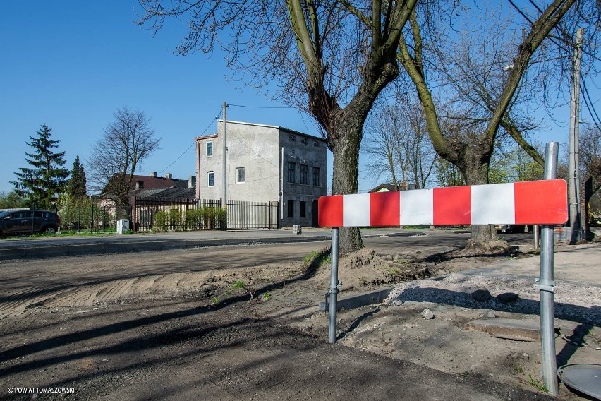 Trwa przebudowa ulic Grota Roweckiego i Popiełuszki w Tomaszowie Maz. [ZDJĘCIA]