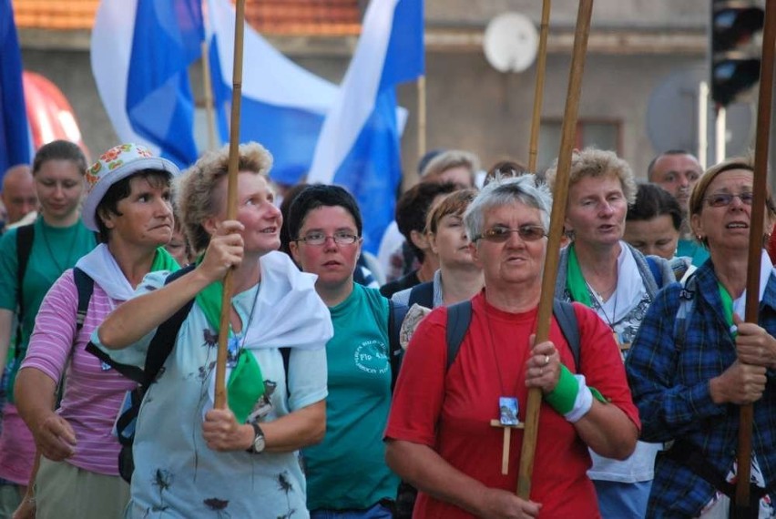 Pielgrzymi idą na Jasną Górę