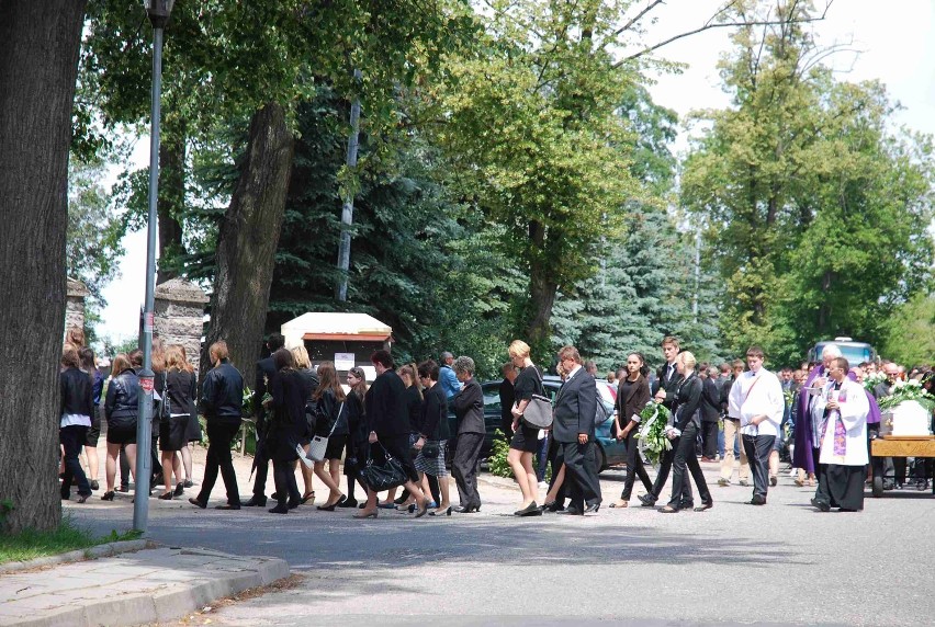 Koźmin - Pogrzeb tragicznie zmarłej nastolatki. ZDJĘCIA