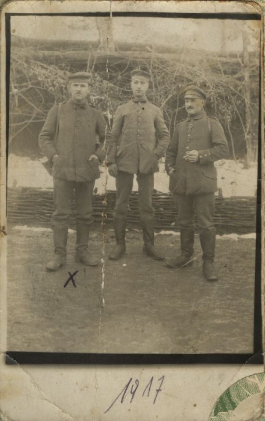 4.      Rok 1917. Front Zachodni. L. Połom w okopach.