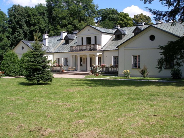 Obecnie istniejący dworek w Nagłowicach wybudował około 1800 roku Kacper Walewski, który przejął Nagłowice po Rejach. Fot. Tomasz Mazur