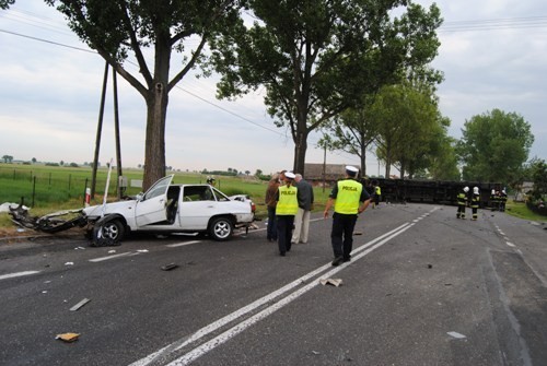 Wypadek w Modliszewie. Trzy osoby zginęły [ZDJĘCIA]