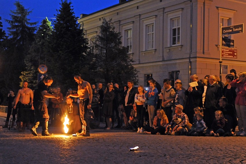 Fireshow dla Mieszka: Niezwykły ogniowy pokaz na Ostrowie Tumskim