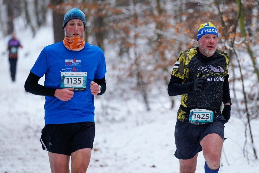 12.12.2021 gdansk. bieg city trail na 5 kilometrow w  lesie....