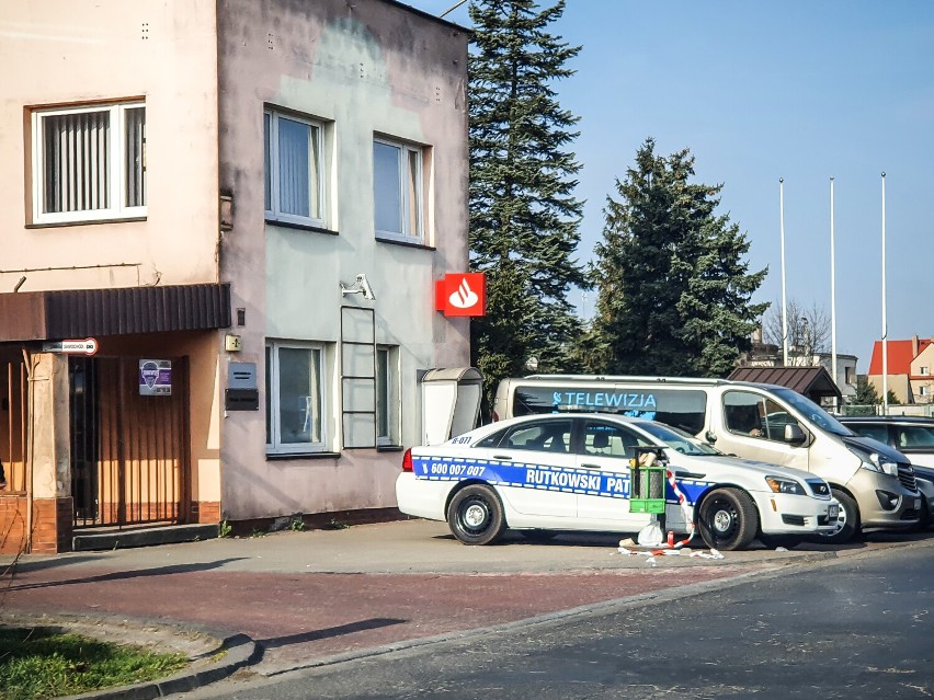Rutkowski Patrol pod przedsiębiorstwem Akwawit w Lesznie. ,,Zapobiegamy próbie wrogiego przejęcia'' - zapewnia Krzysztof Rutkowski 