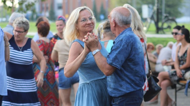 To była kolejna fantastyczna potańcówka nad zalewem Borki w Radomiu. Na parkiecie bawił się tłum ludzi.