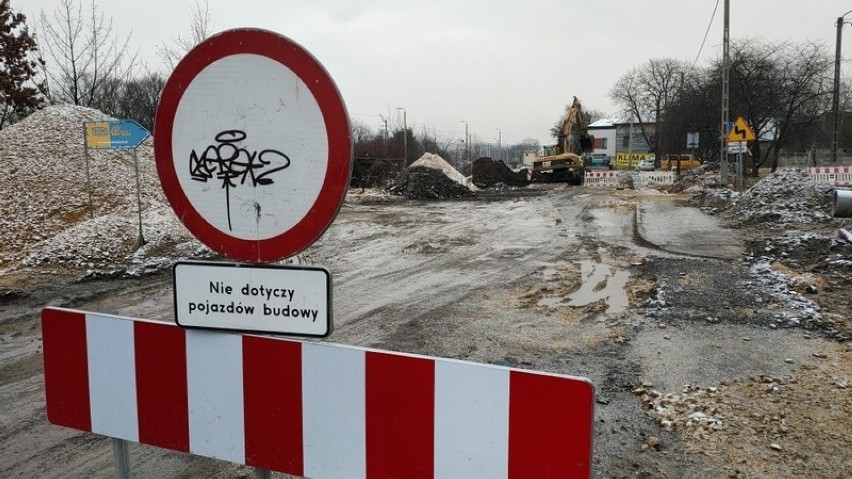 W Dąbrowie Górniczej trwa budowa centrum przesiadkowego,...