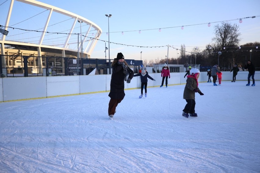 8. Katowice - 14 dni z opadami śniegu w sezonie zimowym...