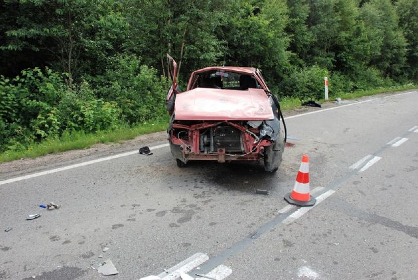 Śmiertelny wypadek na drodze koło Rokit. Nie żyje 64 – letni pasażer fiata 