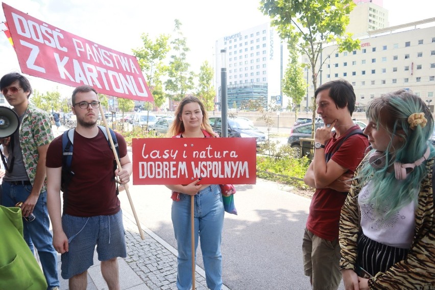 Kopalnia piasku archidiecezji łódzkiej w Porszewicach już działa. Wycięto las pod kościelną kopalnię. Mieszkańcy protestują