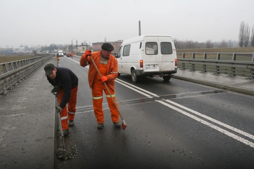 Posprzątali most na kanale Ulga [ZDJĘCIA]