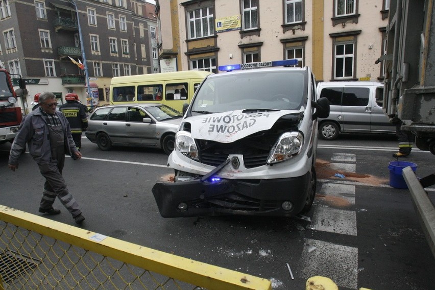 Wypadek na Piastowskiej w Legnicy (ZDJĘCIA)