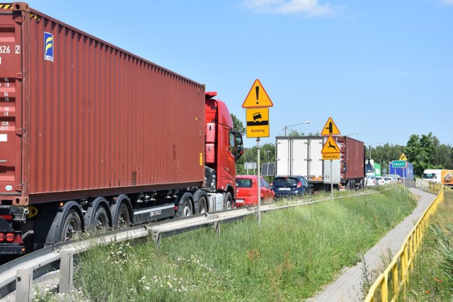 Po długim zastoju budowlańcy pojawili się znowu na budowie odcinka S-5 między Bydgoszczą, a Szubinem. Na innych odcinkach też praca wre