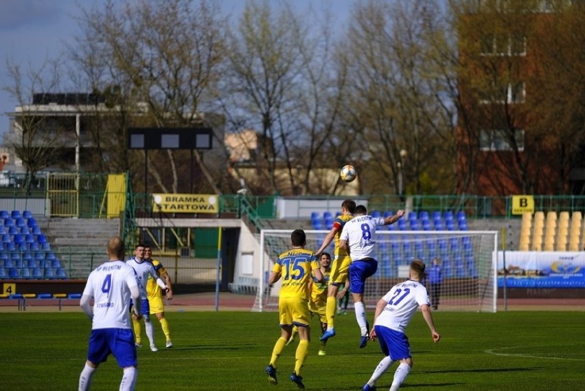 Elana Toruń pokonała 2:1 (0:1) Błękitnych Stargard w meczu...