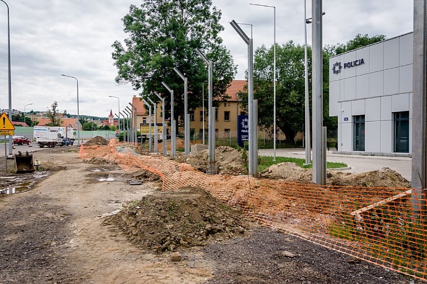 Obwodnica Wałbrzycha. Montaż ekranów akustycznych na ulicy Łączyńskiego (ZDJĘCIA)