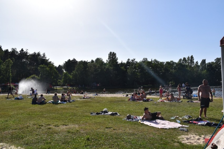 Plaża w Brzezinach była oblegana w upalną niedzielę. ZDJĘCIA