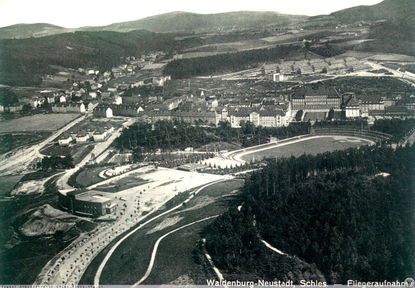 Wałbrzych: Stadion na Nowym mieście na przedwojennych fotografiach.