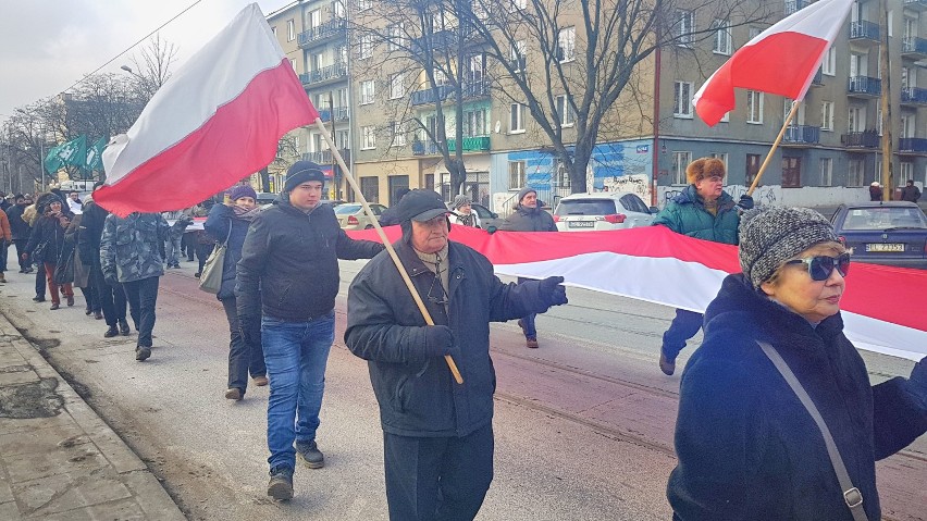 Uczestnicy marszu pamięci "Żołnierzy wyklętych" przeszli...