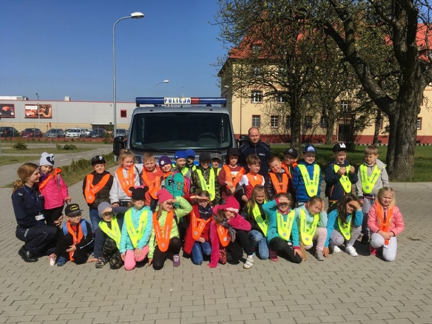 Dzieci z SP nr 1 odwiedziły lęborską komendę policji ZDJĘCIA