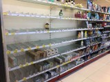 Epidemia koronawirusa pustoszy sklepy w Poznaniu! To tylko chwilowy impuls - przekonuje badacz