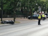 Wypadek na ul. św. Antoniego. Zderzenie citroena z motocyklem suzuki. Kierujący motocyklem zabrany do szpitala (FOTO)