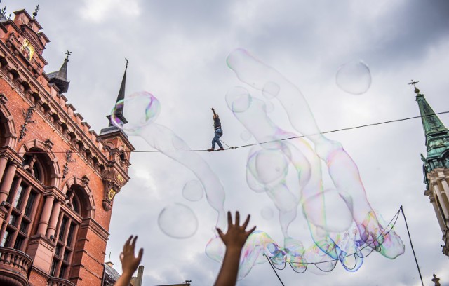 Pokazy slacklinerów w Toruniu [ZDJĘCIA]