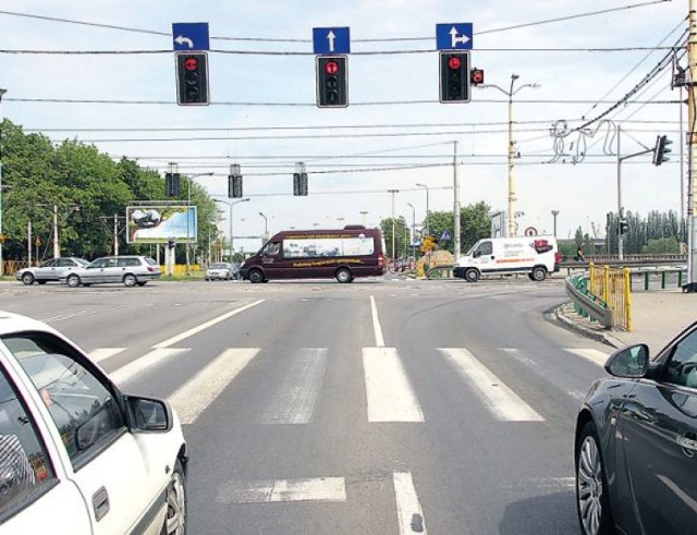 Tymczasowa organizacja ruchu obowiązująca na skrzyżowaniu ulic ...