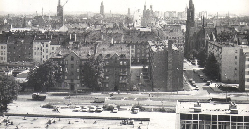 Lipiec 1985 rok. Widok na centrum z z wieżowca przy ul....