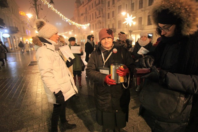 Protest #Wolnemedia przed siedzibą PiS w Łodzi