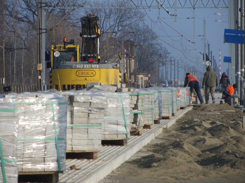 Trwa budowa nowego peronu w Starych Oborzyskach