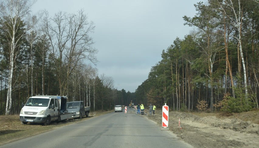 Trwa budowa ścieżki rowerowej z Tomaszowa przez Białą Górę do Smardzewic [ZDJĘCIA]