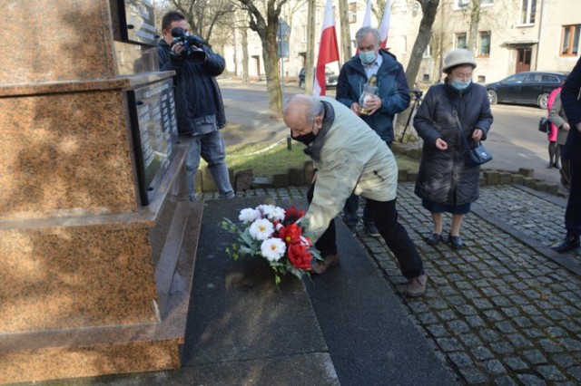 Kazimierzowi Kałużewskiemu i Juliuszowi Sylli hołd składały ich rodziny. O bohaterach pamiętają też mieszkańcy, kolejarze, władze  powiatu i miasta