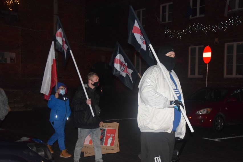 Protest w Nowym Dworze Gdańskim. Czarny Spacer w rocznicę wprowadzenia stanu wojennego